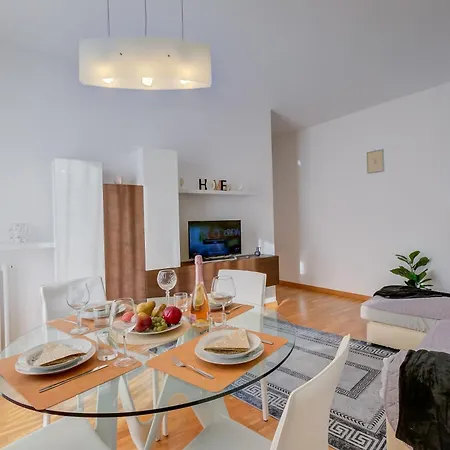 Dolce Orizzonte: 2 Balconies, 50 Meters From The Lake Maggiore - Happy Rentals *